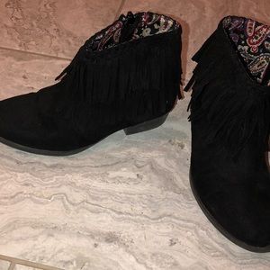 Girls suede booties in black